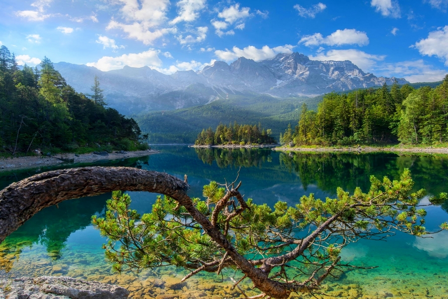 Eibsee u podnóża Zugspitze