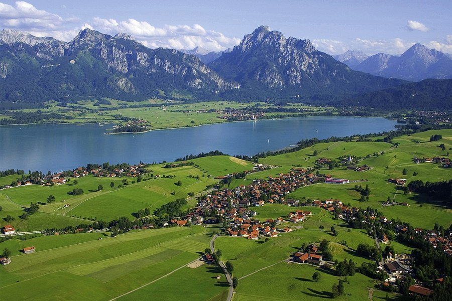 Rieden nad Forggensee w dolinie rzeki Lech