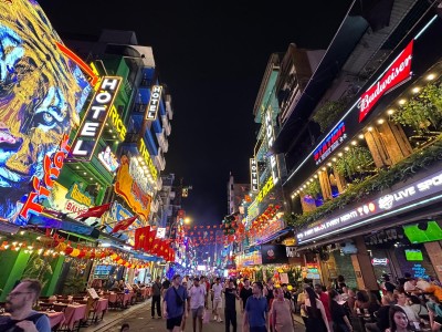 Nocne życie w Wietnamie (fot. Renata Bartoszek i Grzegorz Brodecki)