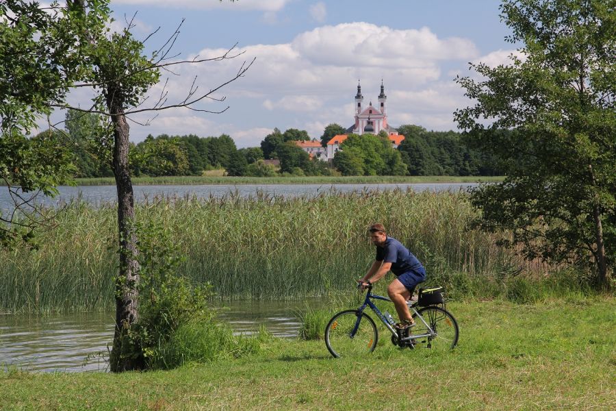 Widok na klasztor w Wigrach (fot. Rafał Bartosz)