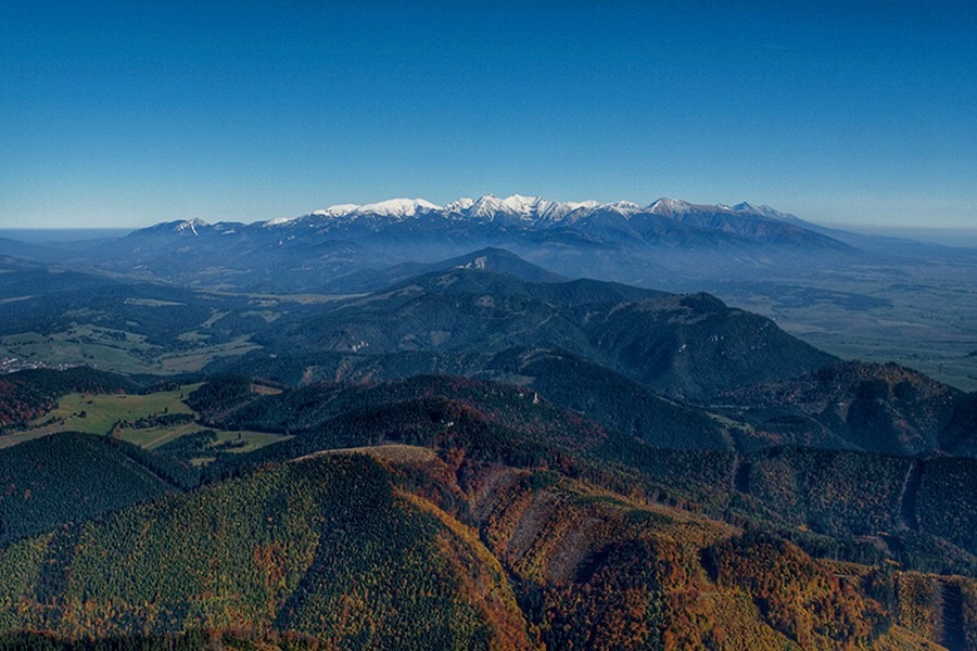 Tatry widziane ze szczytu Wielkiego Chocza (fot. Paweł Klimek)