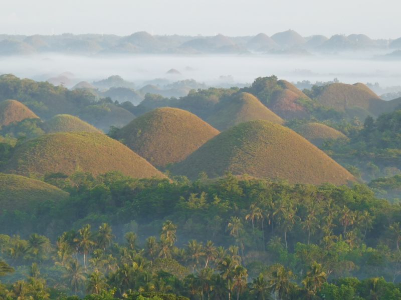 Wzgórza Czekoladowe na wyspie Bohol (fot. Darek Dąbrowski)