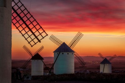 Wiatraki w Kastylii (fot. S. Adamczak, okfoto.pl)