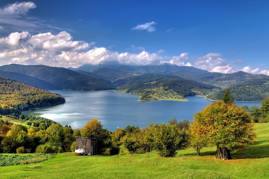 Jezioro Bicaz i góry Ceahlau