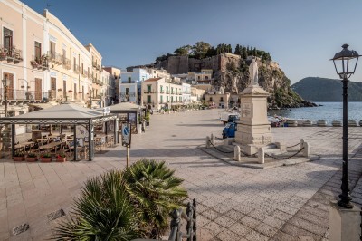 Port miasteczka Lipari, foto. Marek Danielak