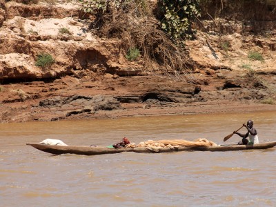 Rzeka Tsiribihina w pobliżu miejscowości Belo sur Tsiribihina w zachodniej części Madagaskaru
