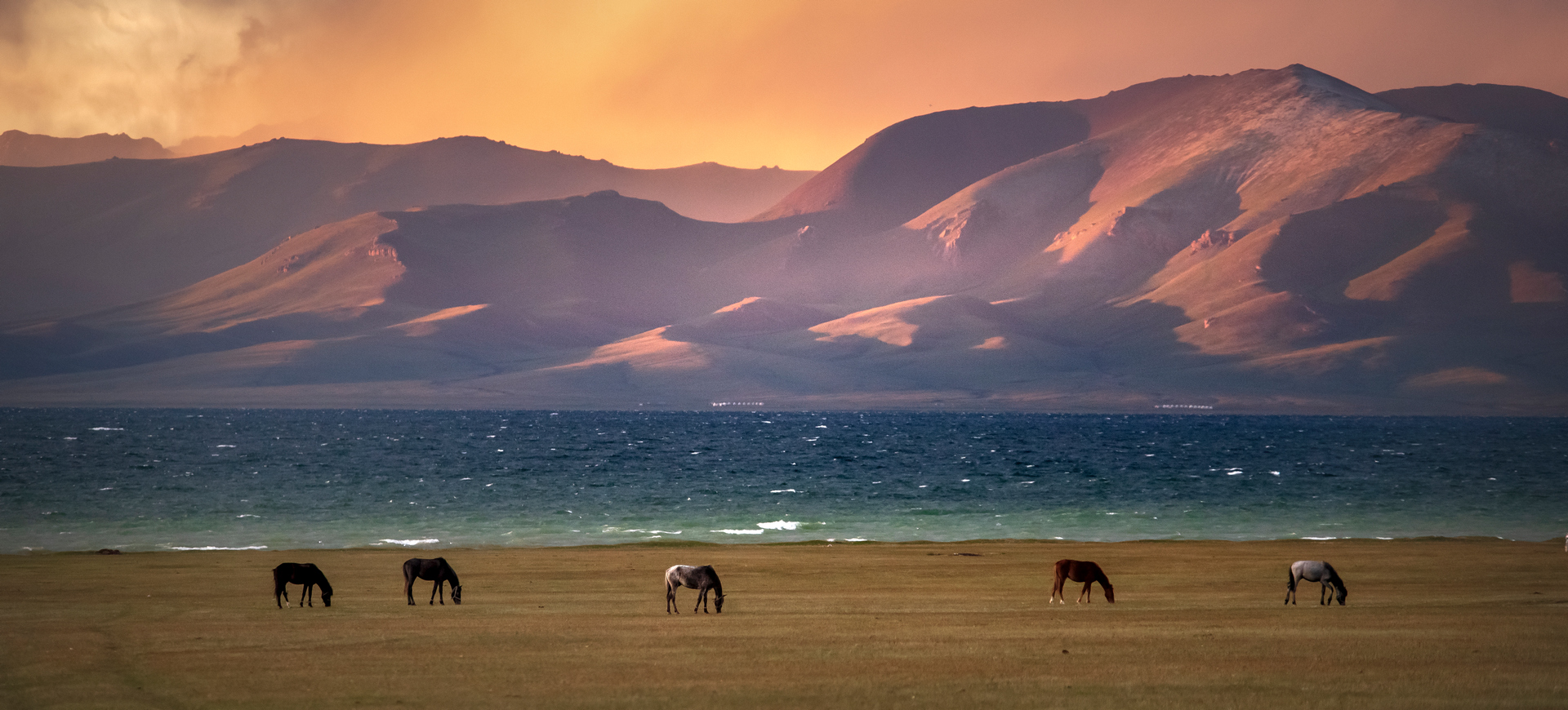 Kirgistan – jurty w niebiańskich dolinach