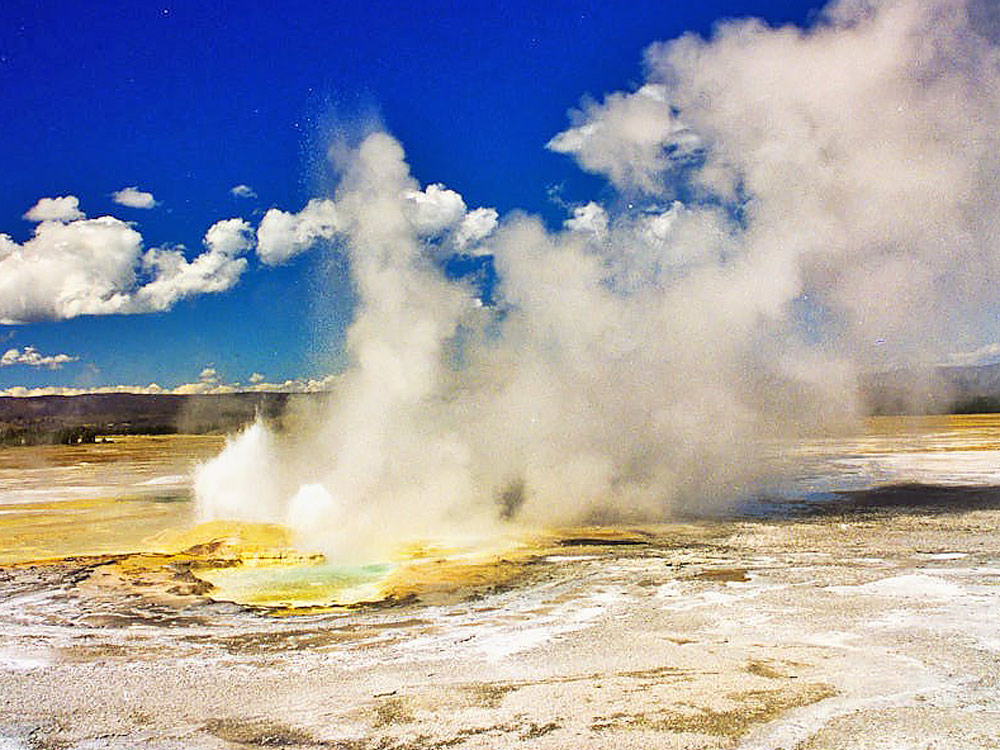 Gejzer Old Faithful w Parku Yellowstone